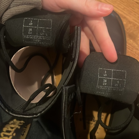 Dr. Martin boots - Picture 2 of 4